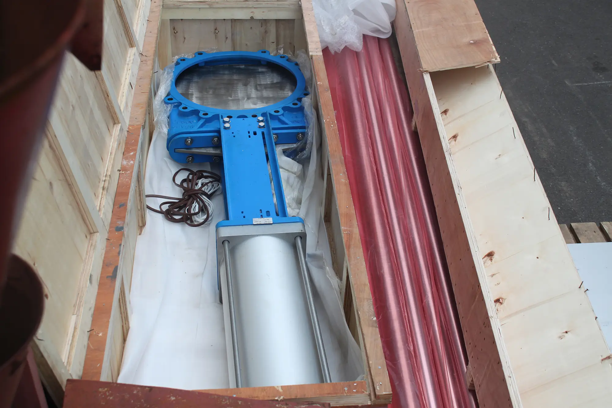 Слайд Выполнен спецзаказ на поставку нестандартной запорной арматуры 2