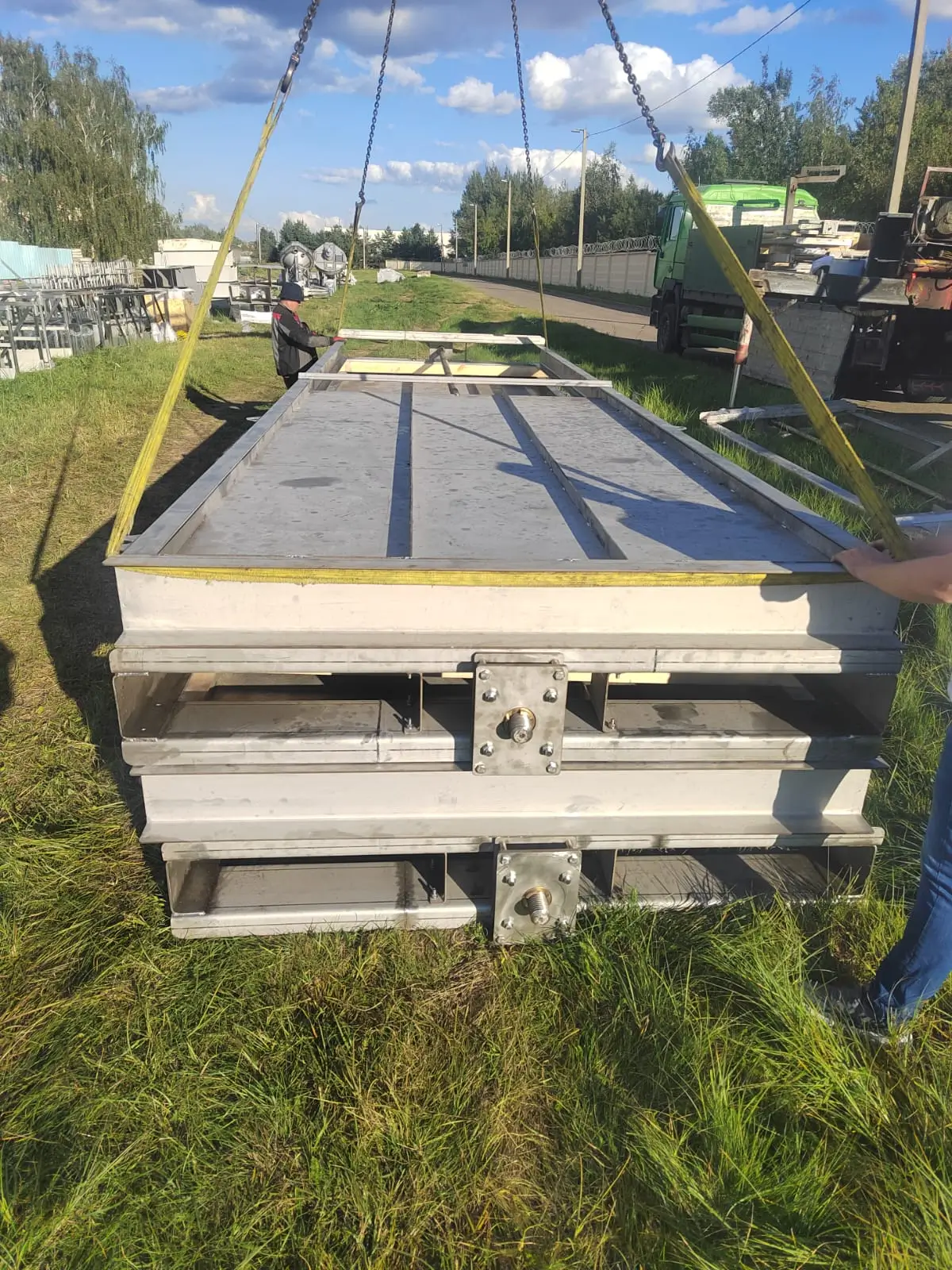 Слайд Новое предложение NewKey: щитовые затворы из нержавеющей стали на заказ 1