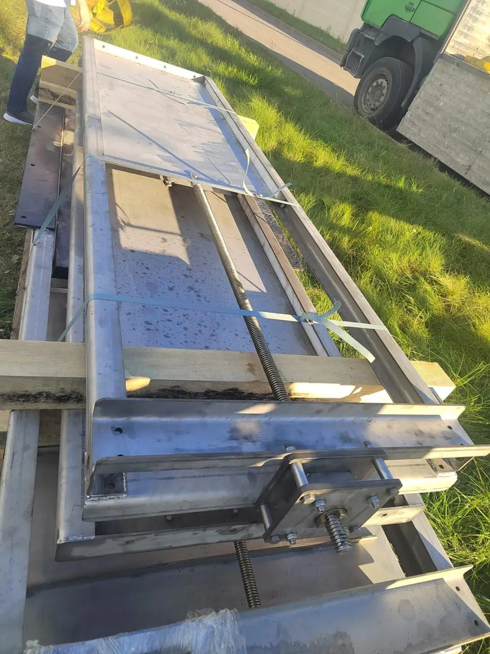 Слайд Новое предложение NewKey: щитовые затворы из нержавеющей стали на заказ 3