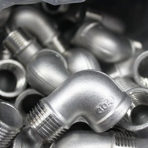 Химическая стойкость нержавеющих сталей 304 и 316: подробная таблица совместимости