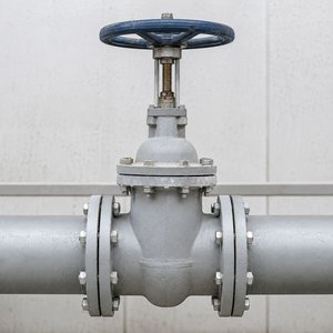 Почему задвижка тяжело открывается после простоя: коррозия, отложения и заедание шпинделя